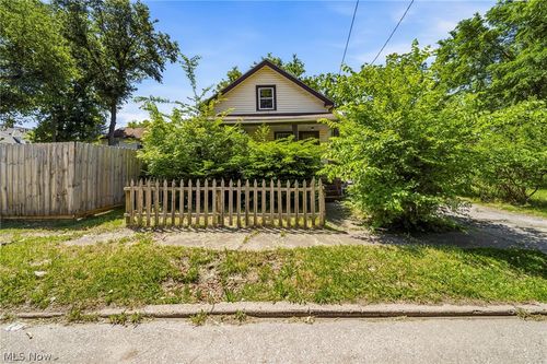 9404 Benham Ave, Cleveland, OH, 44105-1710 | Card Image
