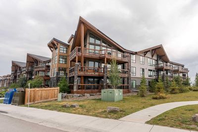 304 - 106 Stewart Creek Rise, Condo with 2 bedrooms, 2 bathrooms and 1 parking in Canmore AB | Image 3