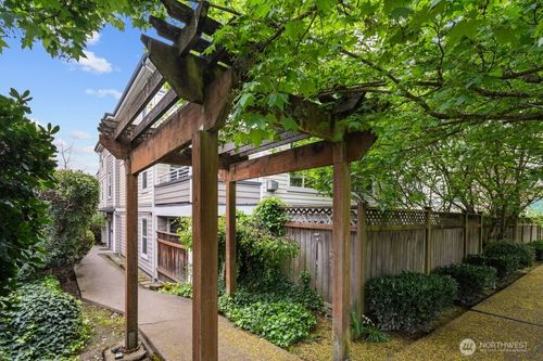 303-10549 Stone Ave N, Seattle, WA, 98133 | Card Image