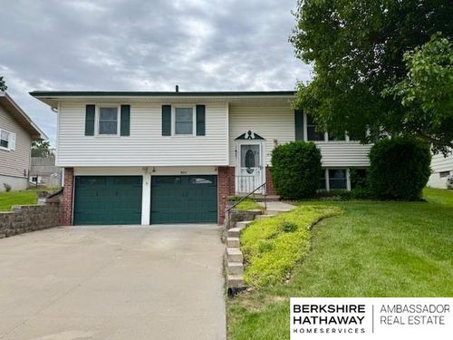 8817 Weir Street, Omaha, NE, 68127 | Card Image