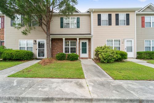 207 Pinegrove Ct, Jacksonville, NC, 28546-7886 | Card Image