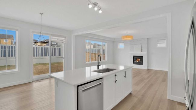 132 Carrington Close Nw, Home with 6 bedrooms, 3 bathrooms and 4 parking in Calgary AB | Image 10
