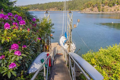 1602 Chart Dr, Pender Island, BC, V0N2M2 | Card Image