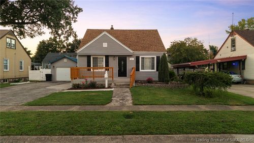 461 Accrusia Ave, Clarksville, IN, 47129-2831 | Card Image