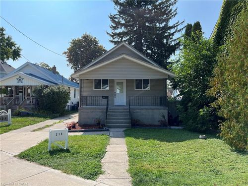 215 Ontario St, Sarnia, ON, N7T1L5 | Card Image