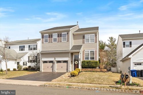 96 Arrowhead Dr, BURLINGTON, NJ, 08016-3945 | Card Image