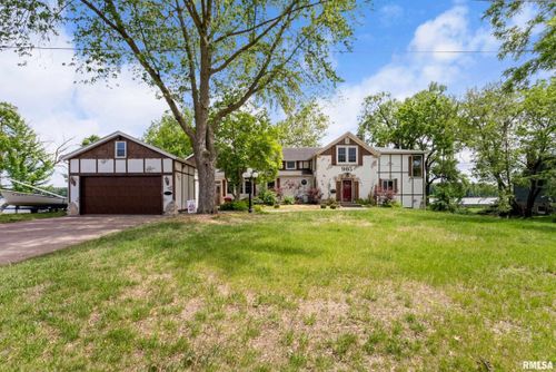 905 1st St, Camanche, IA, 52730-2204 | Card Image