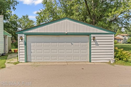6829 John R Rd, Troy, MI, 48085-1052 | Card Image
