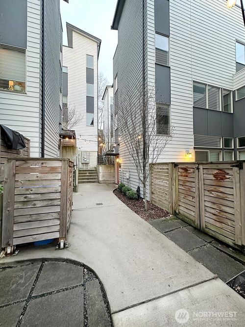 a-3132 Wetmore Avenue S, Seattle, WA, 98144 | Card Image