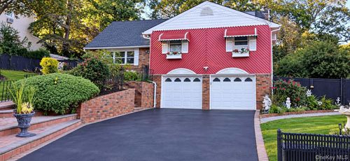 41 Washington Heights St, Selden, NY, 11784-4013 | Card Image