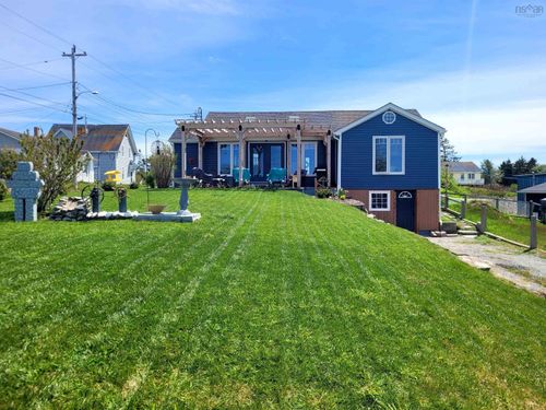 83 South St, Lockeport, NS, B0T1L0 | Card Image