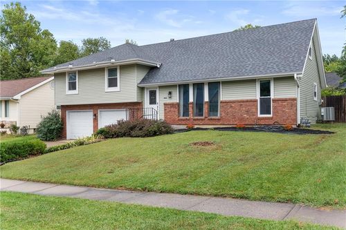 3723 Ne Chapel Dr, Lee's Summit, MO, 64064-1928 | Card Image
