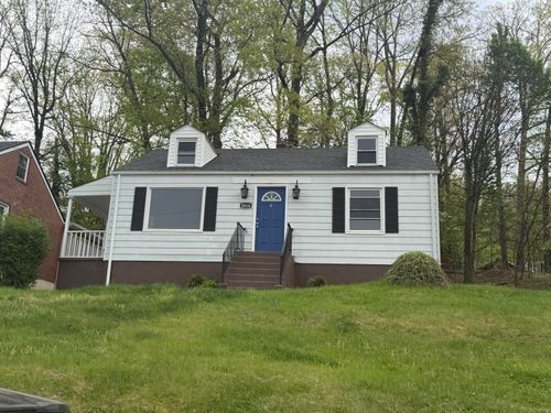 2816 Sweetbrier Ave Sw, Roanoke, VA, 24015-4330 | Card Image
