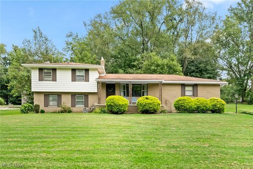 2591 Woodview Rd, Uniontown, OH, 44685-8318 | Card Image
