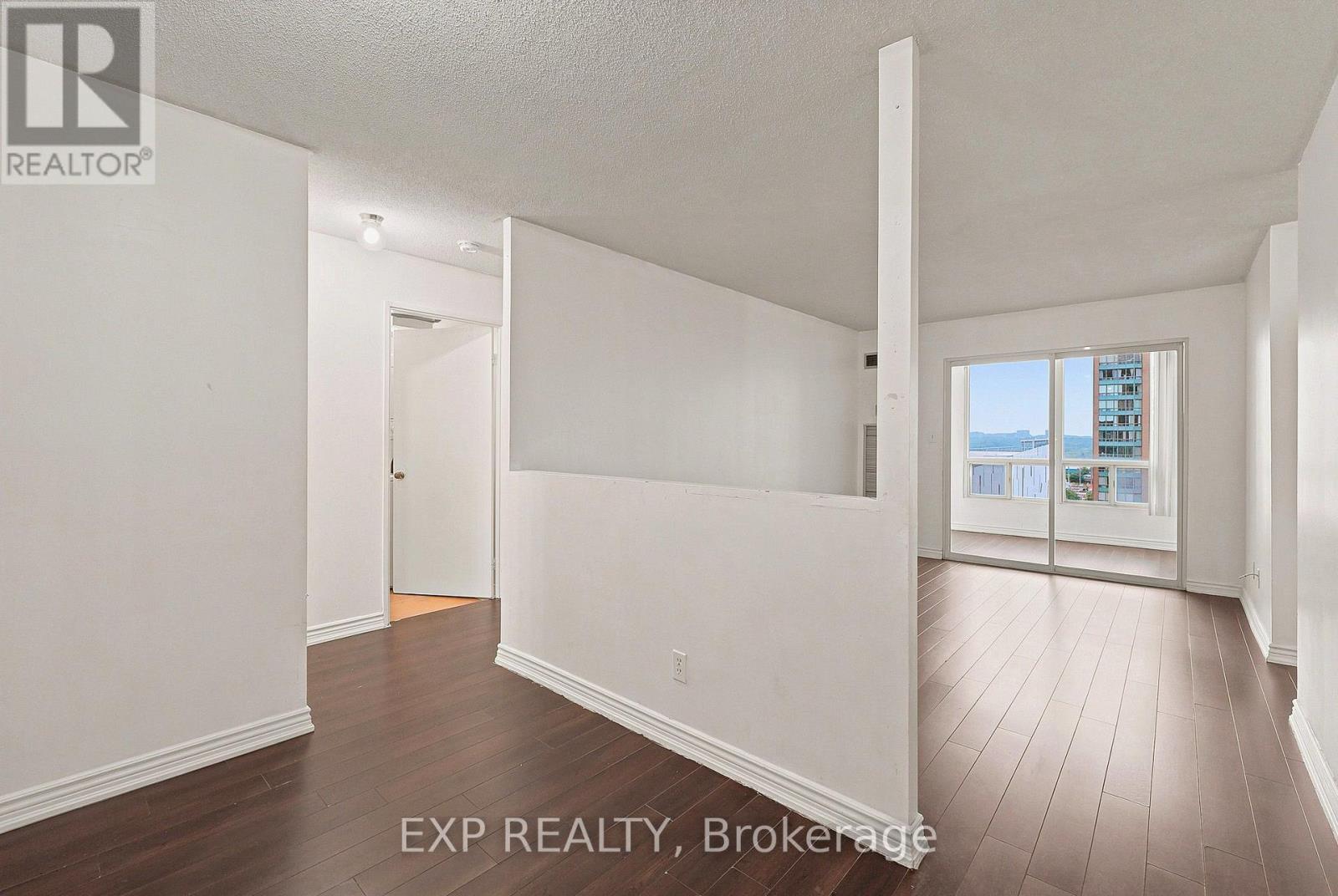 Residential in Mississauga (Cooksville) 2