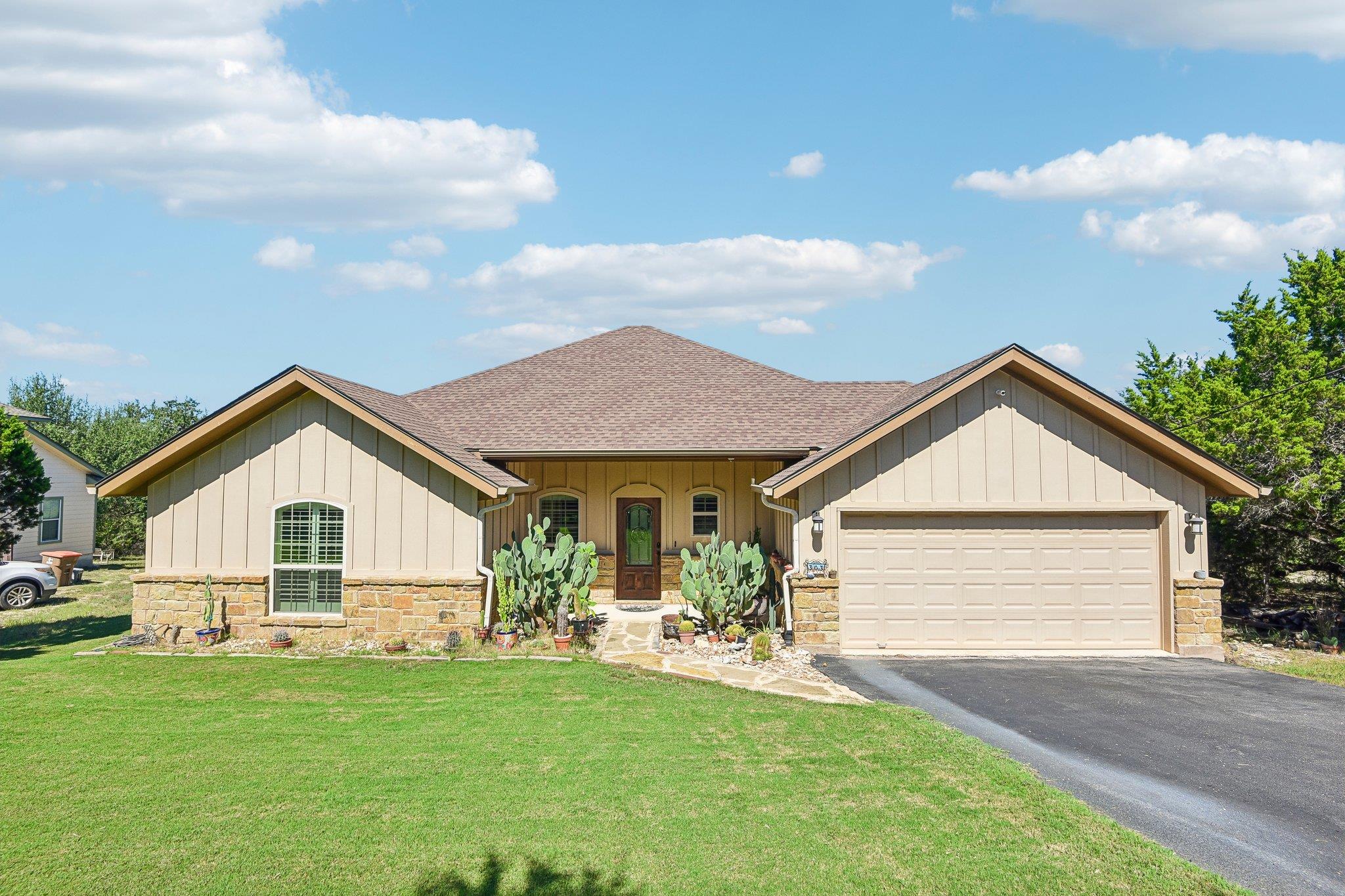 Residential Lease in Fischer