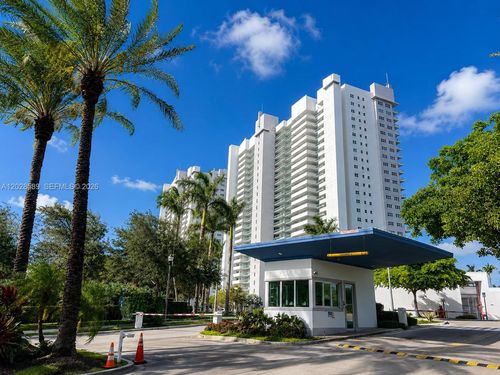 2002-14951 Royal Oaks Ln, North Miami, FL, 33181-2474 | Card Image