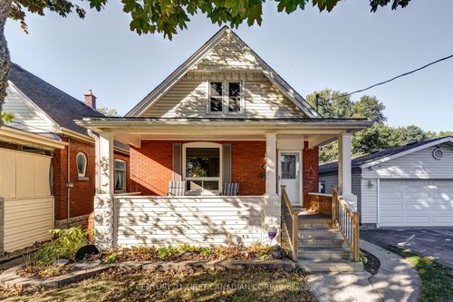 {{alt}} | Card Image