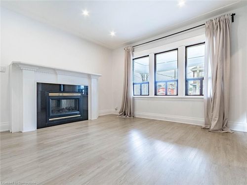 35 Chestnut Ave, Hamilton, ON, L8L6K5 | Card Image