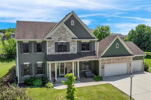 501 Wynnewood Court, Waukesha, WI, 53188 | Card Image