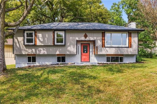 2009 Se Abbey St, Blue Springs, MO, 64014-4018 | Card Image