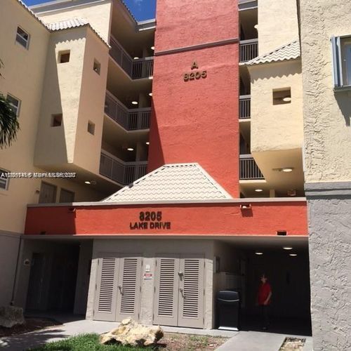 204-8205 Lake Dr, Doral, FL, 33166-7814 | Card Image