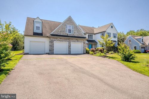 37 Kinglet Dr S, Cranbury, NJ, 08512-2130 | Card Image