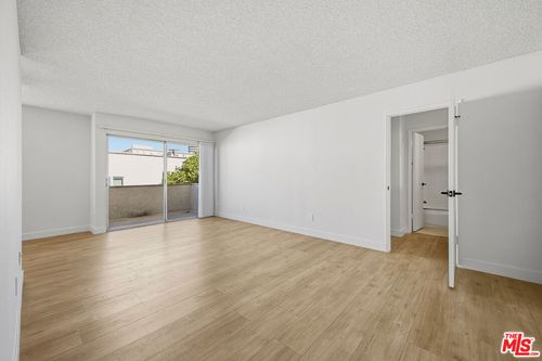 211-1352 S Carmelina Ave, Los Angeles, CA, 90025-1922 | Card Image