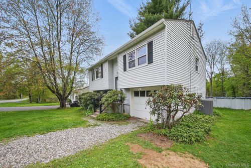109 Long Ln, Bloomingburg, NY, 12721-3111 | Card Image