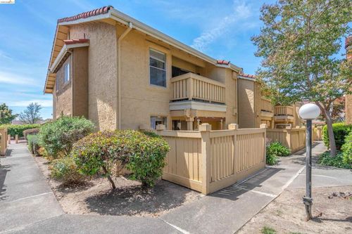 40 Las Moradas Cir, San Pablo, CA, 94806-3840 | Card Image