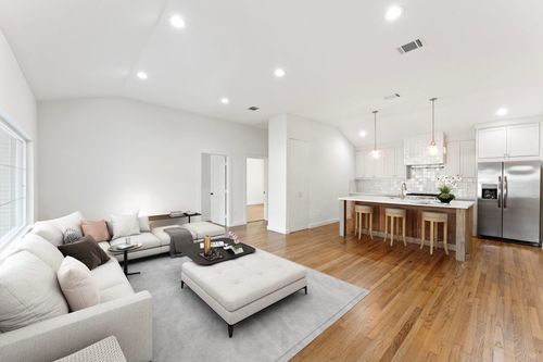 2118 Wakefield Dr, Houston, TX, 77018-5033 | Card Image