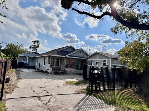 14334 Texarkana St, Houston, TX, 77015-4142 | Card Image