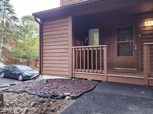 513 Wales Ct, Bushkill, PA, 18324-8772 | Card Image