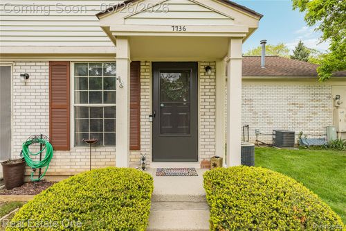 7736 Lake Ridge Dr, Waterford, MI, 48327-4165 | Card Image