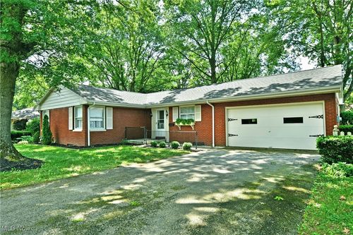 225 Sleepy Hollow Dr, Canfield, OH, 44406-1060 | Card Image