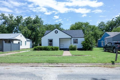 208 Hollywood St, Coleman, TX, 76834-6910 | Card Image