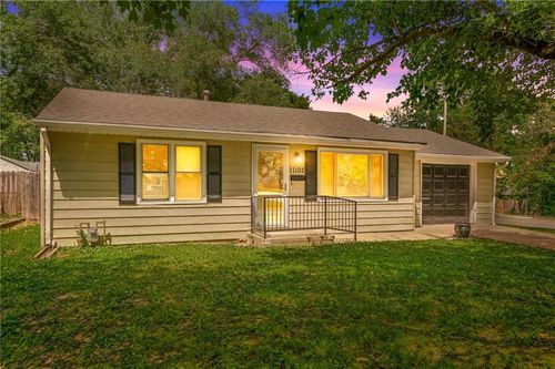 11102 W 69th Ter, Shawnee, KS, 66203-4004 | Card Image