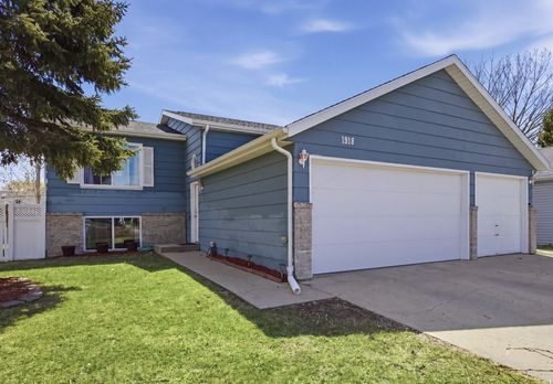 1918 55th Avenue S, Fargo, ND, 58104 | Card Image