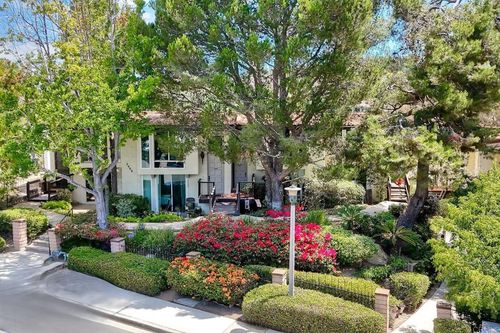 b-2400 Altisma Way, Carlsbad, CA, 92009-6330 | Card Image