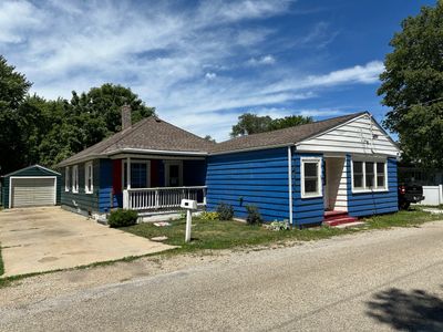 1002 Hoyne Street, House other with 2 bedrooms, 1 bathrooms and 1 parking in Streator IL | Image 1