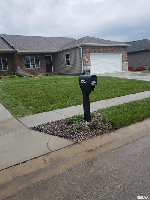 4602 Castle Pines Dr, Springfield, IL, 62711-8049 | Card Image