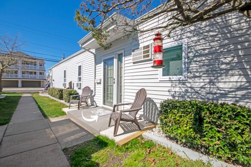 213 E 25th Ave, Wildwood, NJ, 08260-5103 | Card Image