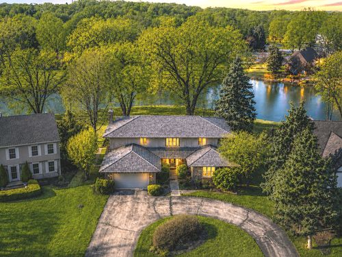 9 Buckingham Dr, Sugar Grove, IL, 60554-4199 | Card Image