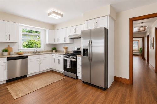 118 Summit Ave, West Warwick, RI, 02893-4251 | Card Image