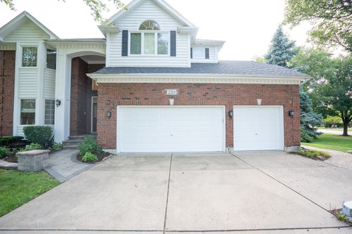 2211 Skylane Dr, Naperville, IL, 60564-8552 | Card Image