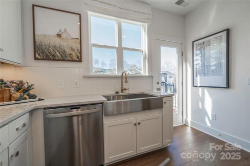 6009 Pivot Ct, Charlotte, NC, 28205-8025 | Card Image