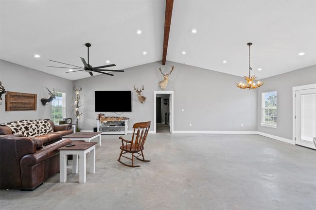 873 Hcr 1106, House other with 4 bedrooms, 3 bathrooms and null parking in Blum TX | Image 9
