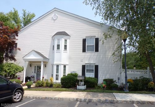 401 Harvest Ln, MONMOUTH JUNCTION, NJ, 08852-1946 | Card Image