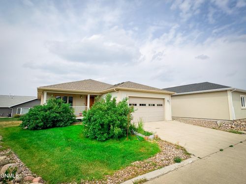 3904 Lillian Ct, Mandan, ND, 58554-6450 | Card Image