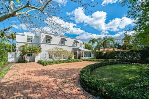 939 W 47th Ct, Miami Beach, FL, 33140-2906 | Card Image